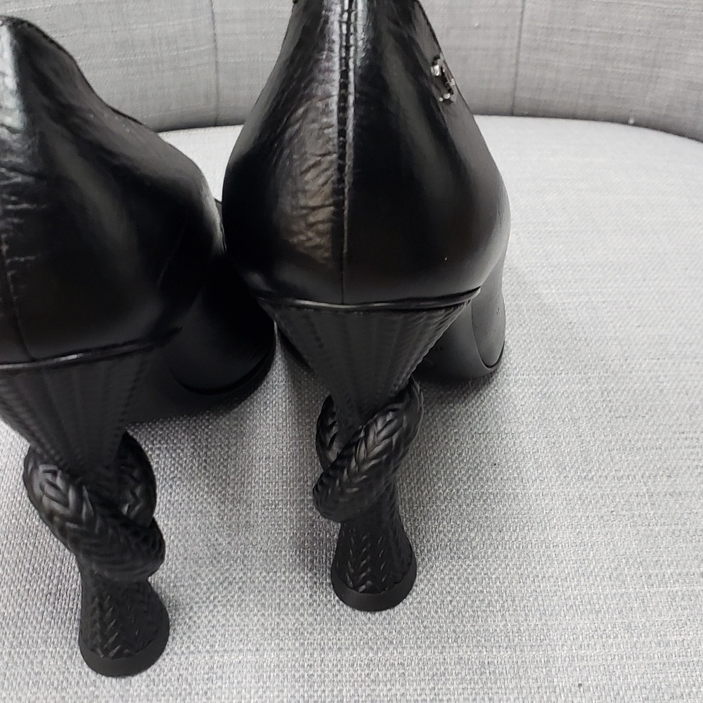 Chanel knot Pumps - Picture 2 of 8